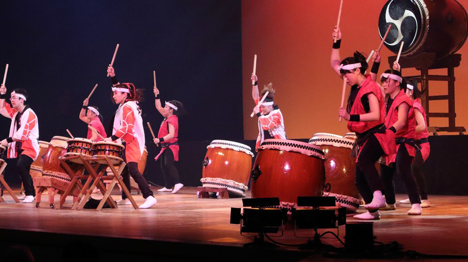 大館曲げわっぱ太鼓の様子